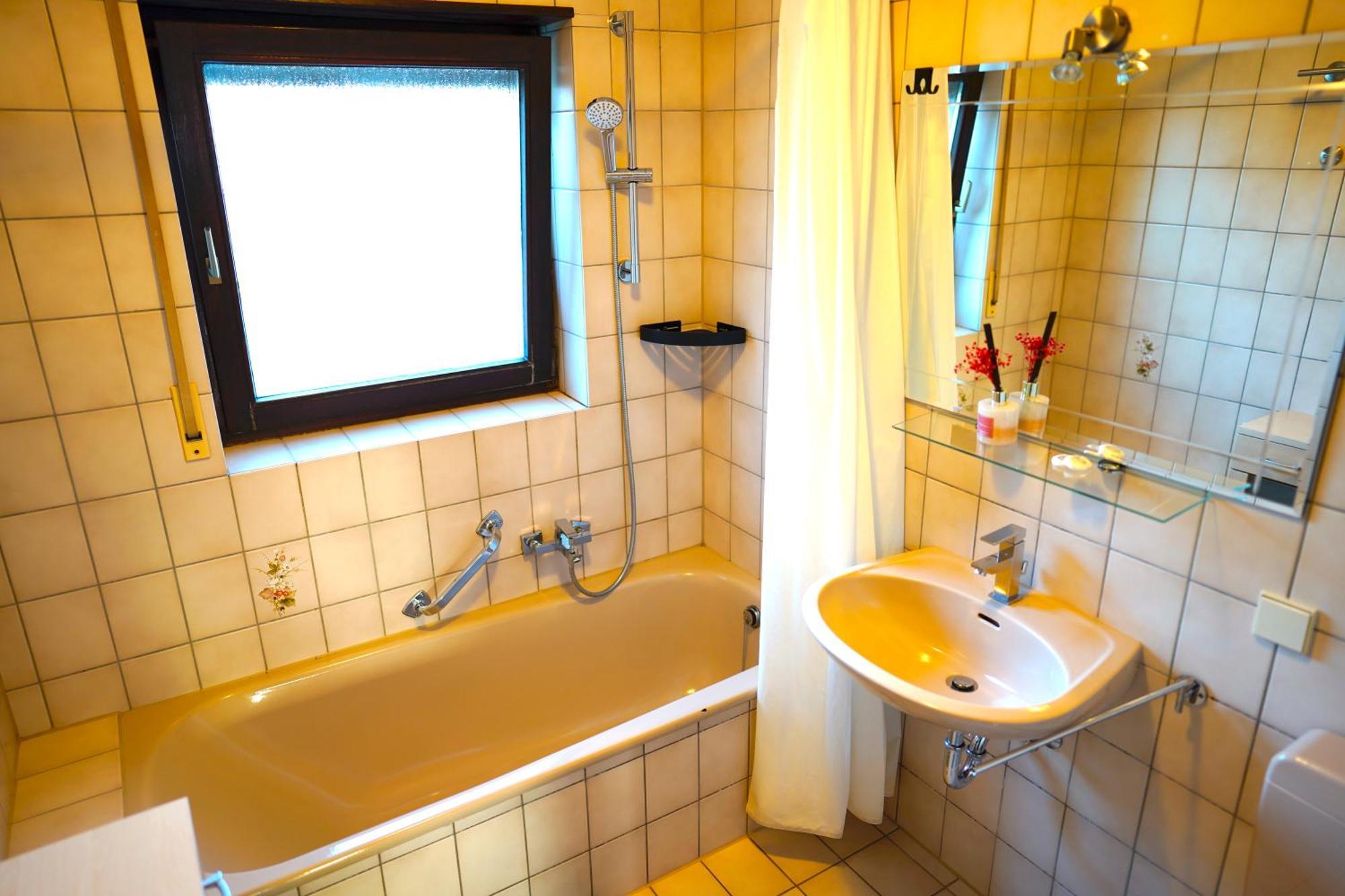 Grosse Ferienwohnung, Apartment In Leimen Wehome Komfort Exterior photo